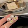 Pendientes Pequeños de Flor de Margarita con Pasador de Plata, Pendientes Frescos y Elegantes con un Toque Refinado de Nicho de Alta Gama, Nuevos Accesorios de Oreja de Flor 2026
