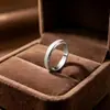 Anillo Popular Transfronterizo Europeo y Americano Giratorio de Acero de Titanio Escarchado para Mujer, Anillo para Pareja Anti-Ansiedad y Descompresión, Venta al por Mayor de Joyería de Mano