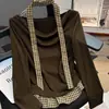 Camiseta de Manga Larga Falsa de Dos Piezas Cosida con Cinta para Mujer, Nuevo Estilo Primavera y Otoño 2026, Moda Petite, Rejuvenecedora, Ajustada, Top de Moda