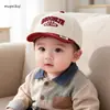 Chapéu de Bebê Estilo Baseball Fino para Primavera e Outono Estilo Coreano com Letras Chapéu de Sol Baseball Unissex para Bebê e Criança Pequena