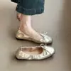 Temporada del Primer Encuentro: Zapatos de Ballet Planos Nuevos de Otoño con Lazo Suave, Zapatos Rojos Pequeños de Suela Blanda Poco Profunda Tipo Rollo de Huevo, Versátiles