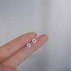 Aretes de plata esterlina S925 nuevo temperamento aretes pequeños simples aretes para mujer aretes anti-bloqueo para agujero de oreja joyería al por mayor