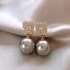 Brincos de Zircônia e Pérola 2024 Novo Estilo Quente Brincos Retrô Elegantes Design de Nicho Brincos de Luxo Leve de Alta Qualidade para Mulheres