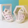 Sapatos de armação para primavera e verão, sapatos funcionais para bebês, sapatos respiráveis para crianças pequenas, sapatos vazados para bebês, sapatos de sola macia para meninos e meninas, adequados para crianças de 1 a 3 anos
