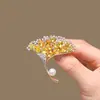 Broche Folha de Ginkgo Amarela de Cristal Estilo Coreano, Elegante, Requintado, Fresco e Versátil para Casaco, Acessórios de Luxo