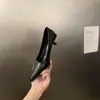 Coleção nova Primavera/Outono 2026: scarpins de bico fino e corte baixo com estampa de leopardo, modernos e versáteis, adequados para o trabalho e o dia a dia, saltos baixos kitten heels