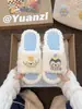 Pantufas de pelúcia fofas de desenho animado com solas macias, novo estilo outono/inverno 2026 feminino, pantufas de casa energéticas e aconchegantes para aquecimento
