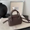 Bolso pequeño de alta gama de moda para mujer, nuevo bolso popular de hombro y cruzado de moda de otoño 2026
