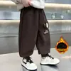 Calças de Veludo para Meninos Inverno Infantil Macacão Fleece Espessado Quente Calças 2026 Novo Estilo Calças Casuais para Bebê Menino