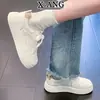 Tênis de Skate em Couro Genuíno com Cadarço Sapatos Brancos Sapatos Femininos Outono 2026 Novo Versátil Leve Sapatos para Estudantes Tênis Esportivos Casuais