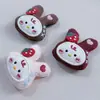 Nuevo Bordado de Tela de Dibujos Animados Fresa Rubor Conejo Colgante para Bolso DIY Pasador para el Cabello Sombrero Ropa Zapatos Accesorios