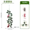 Acebo artificial transfronterizo con bayas rojas, piñas y hojas verdes - una decoración colgante de pared para crear una atmósfera navideña festiva en la entrada o cerca de la chimenea