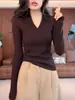 Elegante camiseta base de punto con patrón de espina de pez para mujer, cuello en V, moderna y versátil, top ajustado, nuevo suéter interior de otoño e invierno