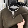 Tricôs populares de outono e inverno do TikTok: suéter com gola dupla em V, malha masculina, top versátil e moderno para usar como base