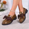 Sapatos femininos de couro estilo britânico plus size transfronteiriços, novo modelo outono 2026, mocassins de salto grosso com laço, sapatos de salto único, atacado de comércio exterior