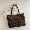 Otoño 2024 Nuevo Retro Commuter Bolso de Axila Leopardo Moda Personalidad Elegante Bolso Tote de Hombro