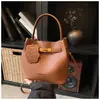 Bolso Retro de Nicho para Mujer 2026 Nuevo de Moda Casual Versátil Bolso Cubo para Viajar Simple Cruzado Bolso Madre-Hija