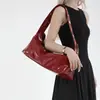 2025 Nuevo Estilo Perezoso de Primavera y Verano Remache Moda Retro Bolso Baguette de Gran Capacidad Versátil Bolso de Hombro para Mujer