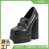 Tacón Grueso 2025 Zapatos de Mujer con Patrón de Cocodrilo Europeos y Americanos Cadena Primavera y Verano Redondo Nuevo Doble Plataforma Negro No Devoluble