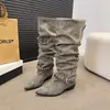Botas de bico fino franzidas empilhadas femininas 2026 outono/inverno nova chegada fivela de cinto circunferência de panturrilha grande botas longas salto baixo salto grosso botas de montaria