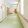 Piso de Goma PVC 2.0 Resistente a la Abrasión y a la Compresión Patrón Martillado Redondo Punto Flotante Adhesivo Piso Bobina Lámina para Hospital y Fábrica