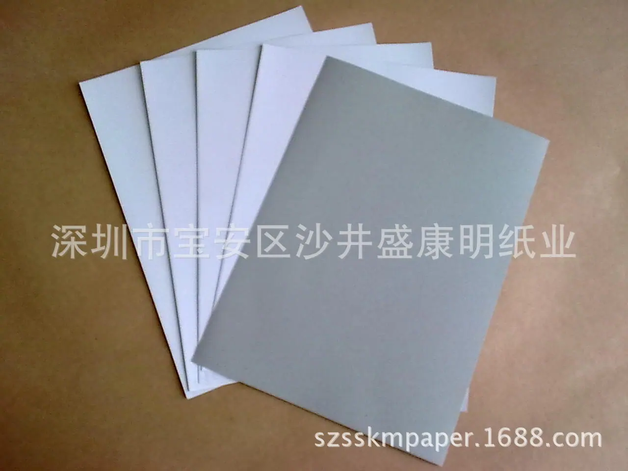 灰底白板纸