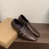 Zapatos de mujer nuevos para principios de otoño de 2025, estilo vintage, puntera cuadrada, tacón grueso, versátiles y adelgazantes, mocasines pequeños de cuero estilo británico para mujer