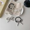 Pinza para el pelo con lazo de imitación perla gris plateado de viento frío clip lateral anillo para el pelo de mariposa con cuentas goma para coleta nueva