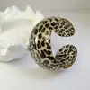 Joyería de Estilo Europeo y Americano, Pulsera Abierta Única con Estampado de Leopardo, Pulsera de Resina Exagerada Ancha Semicircular Estilo Chica Picante