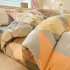 Conjunto de Roupa de Cama de Flanela de Algodão Lavado com Estampa Fresca Quatro Peças Lençol Capa de Edredom Fronha Fronha Conjunto de Três Peças para Cama de Solteiro de Dormitório Estudantil