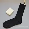 Nuevos Calcetines Gil Sanda JILSANDE Color Sólido Negro y Blanco Gris Doble Aguja Caña Media Calcetines Casuales para Mujer Calcetines Apilados