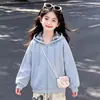 Conjunto de Chaqueta con Capucha y Cremallera de Manga Larga para Niñas Primavera y Otoño 2026 Combinado con Pantalones Casuales de Diseño Retro