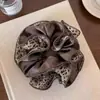 Tecido com Estampa de Leopardo Estilo Coreano Scrunchie de Quatro Camadas para Mulheres, Elástico Elegante para Coque, Corda Elástica para Rabo de Cavalo Baixo