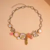 Colar de Resina Redondo com Borboleta, Flor e Pérolas Incrustados com Diamantes, Corrente de Clavícula com Franja de Nicho de Luxo Leve, Colar Estilo Doce Atacado