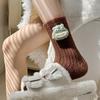 Calcetines al por mayor de Cheng para otoño e invierno de mujer, forrados de vellón, gruesos, cálidos, estilo terciopelo, muñeca estilo INS para dormir, versátiles, tipo calcetín de rizo