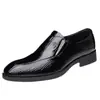 Novos Sapatos de Couro Patente Masculinos, Sapatos Casuais Respiráveis da Moda Estilo Britânico Padrão Crocodilo, Tendência Masculina Versão Coreana Sapatos de Couro 9A805