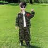 Uniformes camuflados infantis para meninos e meninas, trajes de performance de forças especiais para crianças, uniformes de treinamento militar para jardim de infância estudantil, roupas para uso externo na primavera e no outono