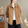 Foto real de la nueva chaqueta corta casual 2026 para mujeres de mediana edad, corte holgado, talla grande, chaqueta elegante con cuello de solapa