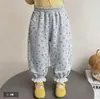 Novo estilo para meninas: calças casuais estilosas, fofas e da moda, estilo coreano, de corte solto, com estampa floral por toda a peça