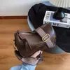 Bolsa transversal com alça de ombro larga feminina 2026 nova popular moda bolsa de ombro único toque de luxo retrô para o dia a dia