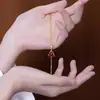 Museo del Palacio bañado en oro nuevo sur triángulo rojo TikTok Red social femenina retro cadena de clavícula china roja femenina colgante collar