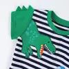26 Nuevos Estilos de Verano de Camisetas de Manga Corta para Niños, Moda Europea y Americana Bordado de Dinosaurios Camisetas de Cuello Redondo para Niños, Suministro Transfronterizo de Ropa para Niños