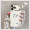 Capa de celular tipo pulseira com coração de diamante, adequada para Apple 17 Pro Max, iPhone 15, um design estiloso e luxuoso, novidade de 2016, e um design simples para iPhone 14