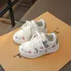 Zapatillas Deportivas Transpirables para Niños 2026 Primavera Nuevas Estilo Coreano Tenis de Caña Baja para Niñas Zapatos Casuales de Dibujos Animados con Suela Suave para Niños
