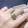 Fornecimento exclusivo transfronteiriço de anéis de peridoto natural S925 6x8mm acessórios de joalheria para mulheres atacado de fábrica