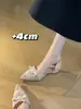 2026 Novas Sandálias Vazadas com Laço de Malha para Aumento Interno de Altura 4CM, Sapatos Rasos com Bico Fino Francês e Cadarço para Mulheres