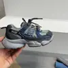 Zapatillas deportivas versátiles de estilo coreano de moda con estampado de letras y doble correa para niños y niñas, nuevas de otoño 2026 venta al por mayor