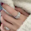 Anel Exquisito com Padrão Vazado Doce e Cool para Mulheres, Versátil e Fashion, Anel Aberto Empilhável, Anel para Dedo Indicador com Design de Nicho
