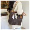 Bolso de Hombro Grande Versátil de Alta Gama para Comercio Exterior para Mujer 2025 Nuevo de Moda Tendencia Casual Gran Capacidad Bolso Tote para Viajes Diarios