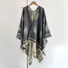 Chal de Viaje Estilo Bosque en Stock Otoño e Invierno Cachemira Sintética Bufanda Tejida con Hoja de Ginkgo Capa con Hendidura Ropa de Abrigo